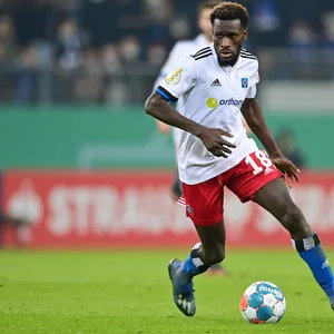 HSV-Star Bakery Jatta trifft im Testspiel gegen Viborg auf seinen Namensvetter.