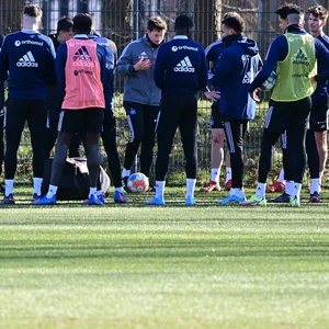 Am Freitag trainierte der HSV mit nur 15 Feldspielern und vier Torhütern.