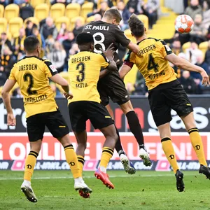 St. Pauli-Profi Jakov Medic gegen Dresden