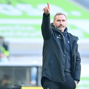 HSV-Trainer Tim Walter (l.) in Düsseldorf