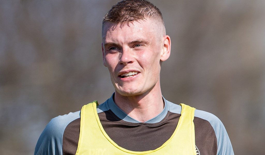 Training abgebrochen: St. Pauli zittert wieder um Eric Smith ...