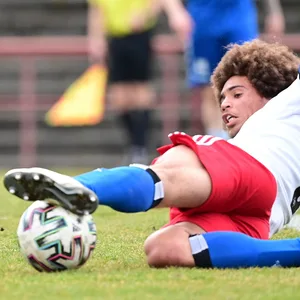 Der Einsatz wie hier bei Jonah Fabisch stimmte, am Ende setzte sich trotzdem der VfB Oldenburg gegen den HSV II durch.