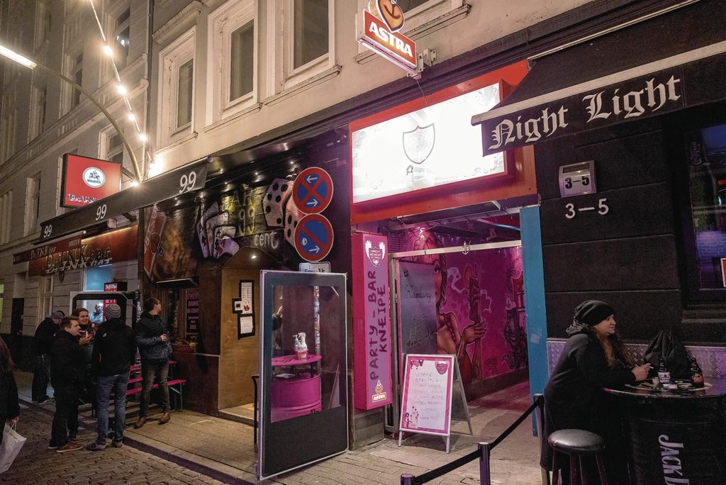 Die Nachtschicht ist der einzige Laden an der Gerhardstraße, der im Hinterhof liegt.