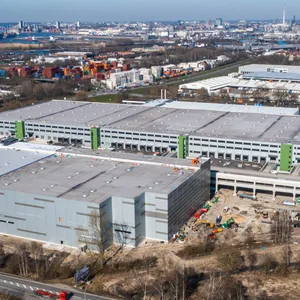 123.000 Quadratmeter Platz auf zwei Etagen: Die Logistikhalle „Mach2“ in Hamburg-Wilhelmsburg.