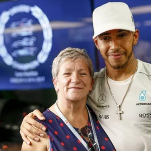 Formel-1-Fahrer Lewis Hamilton mit Mutter Carmen Larbalestier