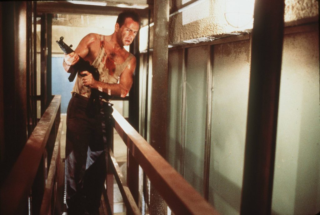 Bruce Willis als John McClane in einer Szene aus dem Film „Stirb langsam“.