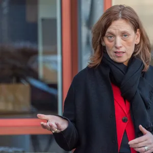 Karin Prien (CDU) wirbt dafür, die Corona-Regeln an Schulen nicht zu schnell zu lockern. (Archivbild)