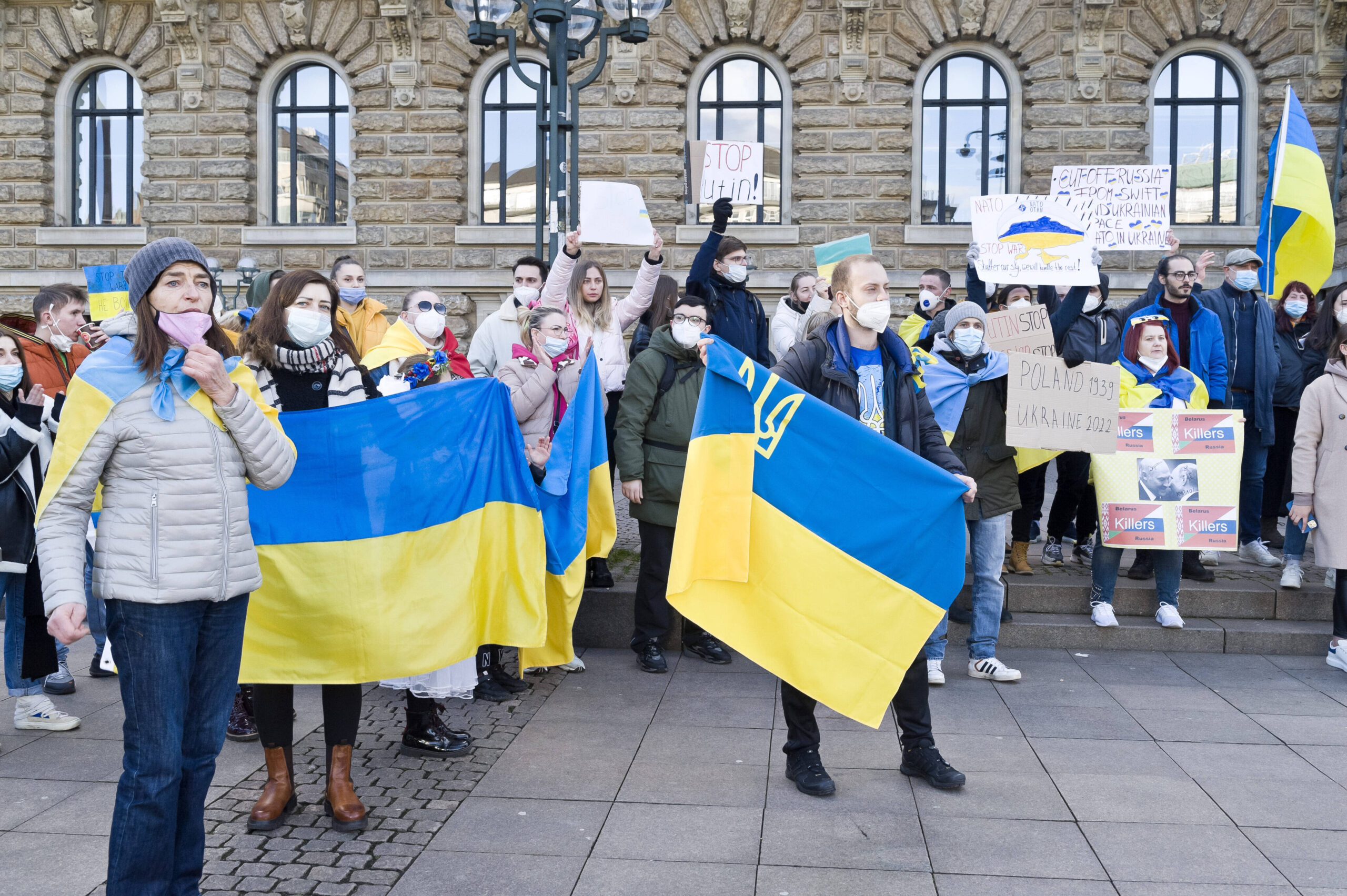Mehrere Demonstrationen wollen am Donnerstag in Hamburg ihre Solidarität mit der Ukraine aussprechen. (Archivbild)