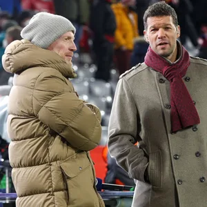 Michael Ballack (hier mit Matthias Sammer) agiert bei der WM in Katar als Experte für MagentaTV.