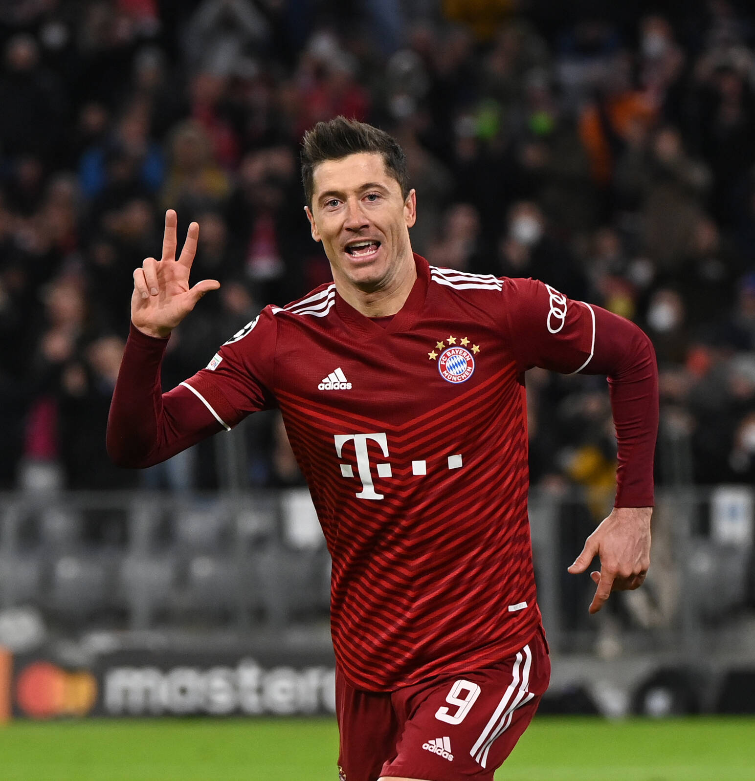 Bayern-Profi Robert Lewandowski jubelt