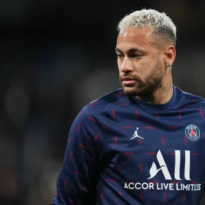 Neymar soll sich mit Keeper Gianluigi Donnarumma gestritten haben, stritt dies via Social Media ab.