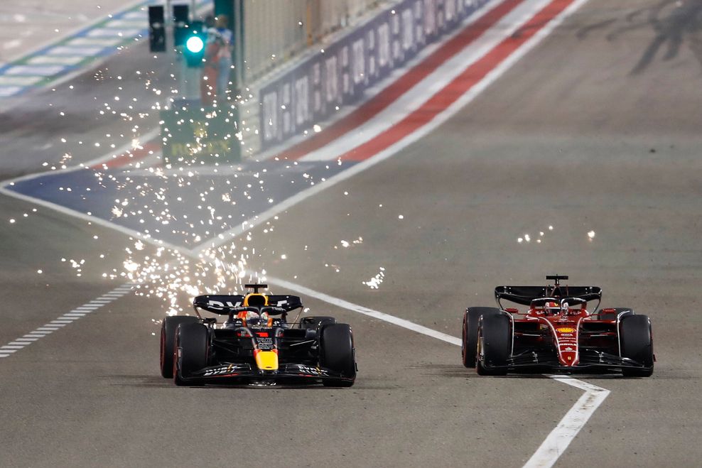 Ferrari-Star Charles Leclerc lieferte sich ein rundenlanges Duell mit Weltmeister Max Verstappen, der ihn dreimal überholte, aber drei Runden vor Schluss mit einem Motor-Defekt ausfiel. 