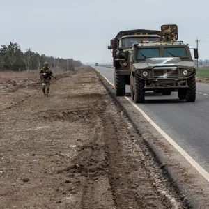 Russische Soldaten außerhalb von Charkiw