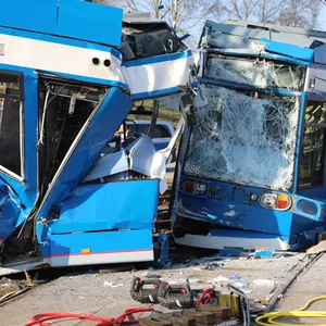 Bei dem Unfall wurden rund 20 Menschen verletzt.