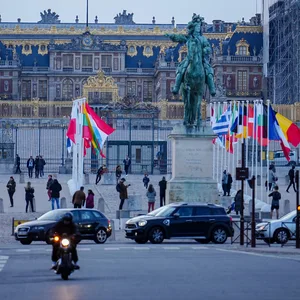 Ab heute kommen die Staats- und Regierungschefs der EU zu einer informellen zweitägigen Tagung im Schloss Versailles zusammen.