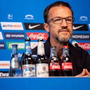 Fredi Bobic bei der Vorstellung des neuen Hertha BSC-Trainers Felix Magath