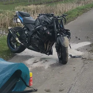 Die am Unfall beteiligten Fahrzeuge bei Jork (Landkreis Stade).