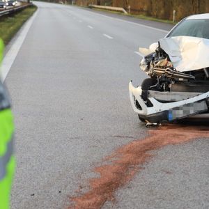 Eine Verletzte bei Unfall auf A23 – Autobahn gesperrt