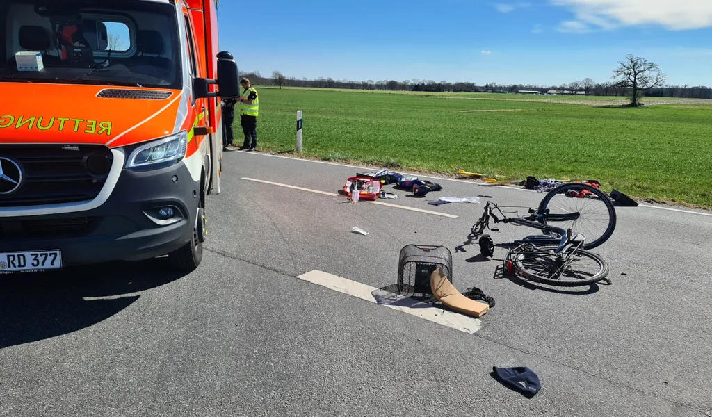 Radfahrer in Hohenlockstedt von Mercedes erfasst und schwer veretzt