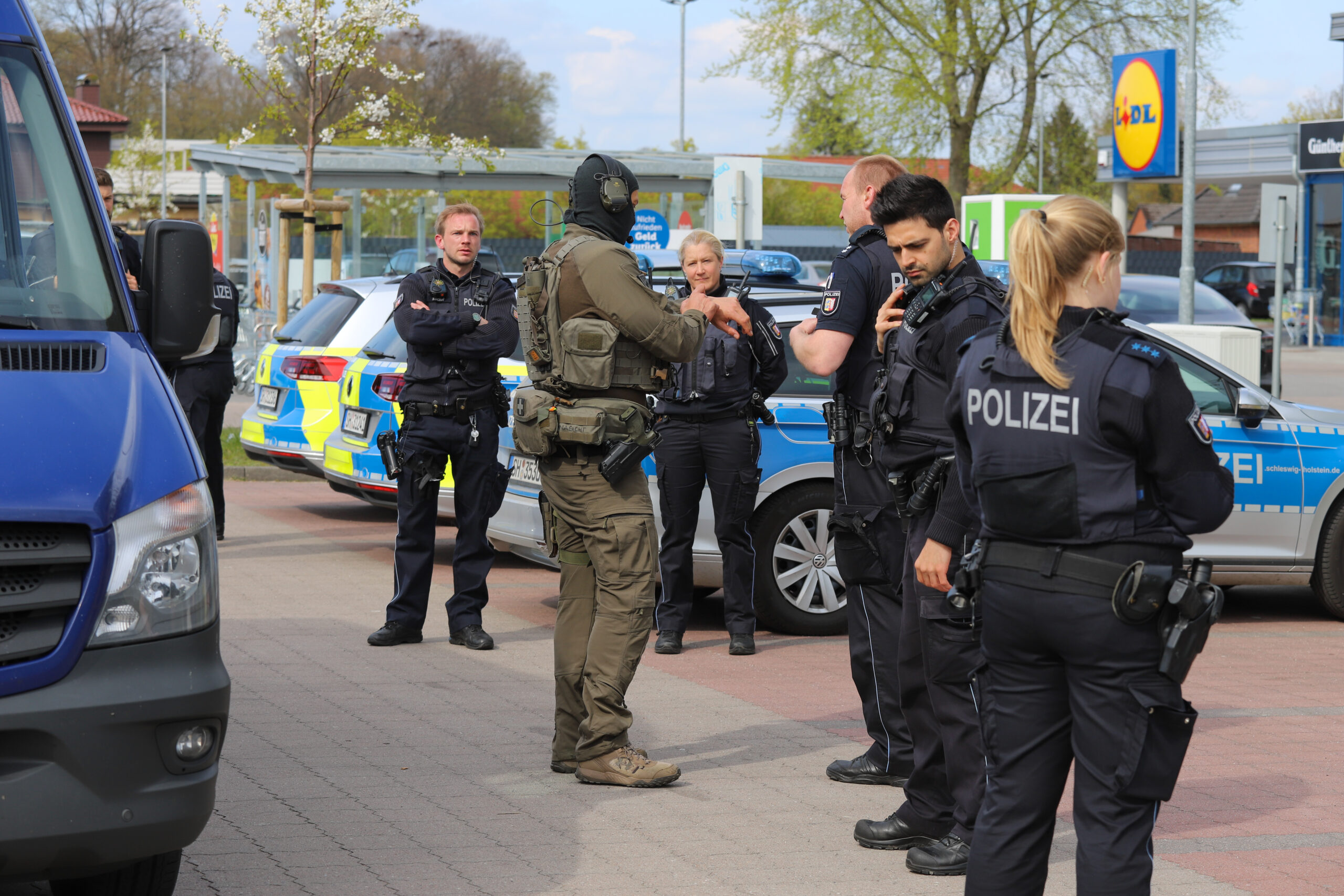 Am Samstagnachmittag kam es zu einem Groß-Polizeieinsatz in Nortorf (Kreis Rendsburg-Eckernförde.)