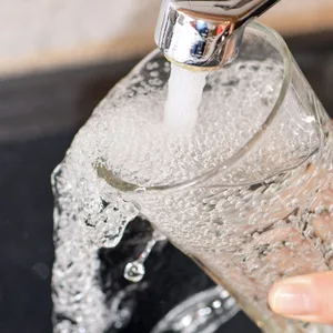Viele Hamburger:innen trinken täglich das Wasser aus der Leitung – doch der Verbrauch steigt. Und Hamburg braucht künftig noch viel mehr davon.