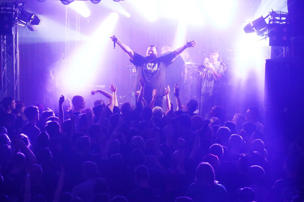 Monchi bei einem Auftritt mit seiner Punkband im Jahr 2019.