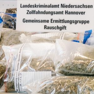Am Mittwoch gab es in und um Hannover 35 Durchsuchungen und elf Festnahmen – wegen des Verdachts auf Drogenhandels (Symbolbild).