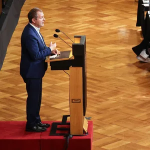 Umweltsenator Jens Kerstan (Grüne) sprach am Mittwoch nach mehrmonatiger Pause wegen einer Krebserkrankung wieder vor der Bürgerschaft (Archivbild).