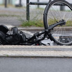 Bei dem Zusammenstoß mit einem Pkw wurde am Donnerstag eine 14-jährige Fahrradfahrerin am Bein verletzt. (Symbolbild)