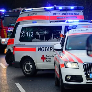 Bei zwei Unfällen im Emsland wurden zehn Menschen verletzt (Symbolbild).