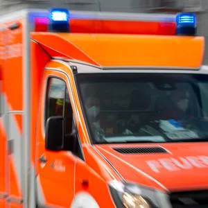 Nach einer Schlägerei ist ein 20-Jähriger nun seinen Verletzungen erlegen (Symbolbild).