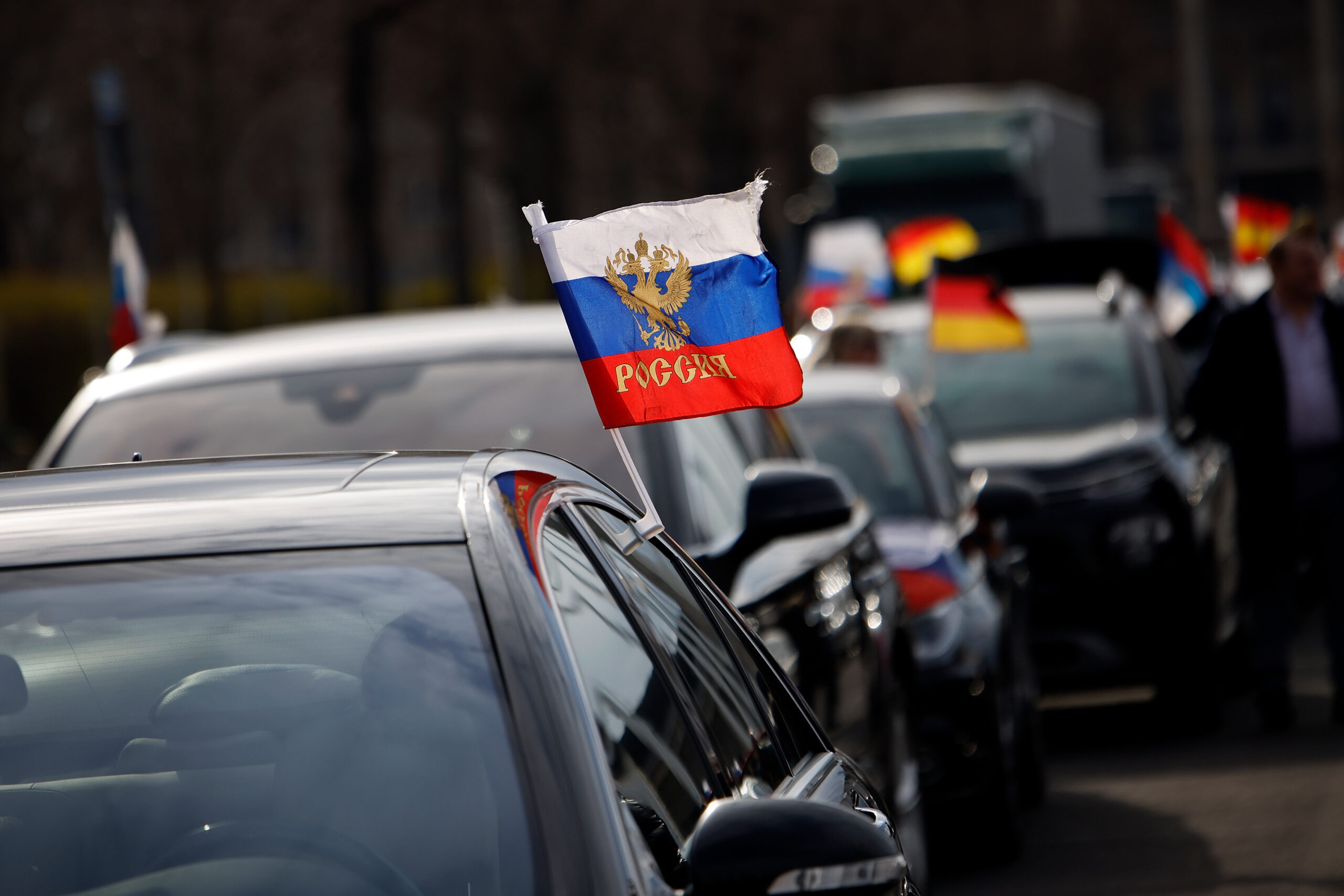 Ein pro-russischer Autokorso in Berlin hatte vor ein paar Tagen für Entsetzen gesorgt. Auch in Lübeck wurde am Wochenende demonstriert (Symbolbild).