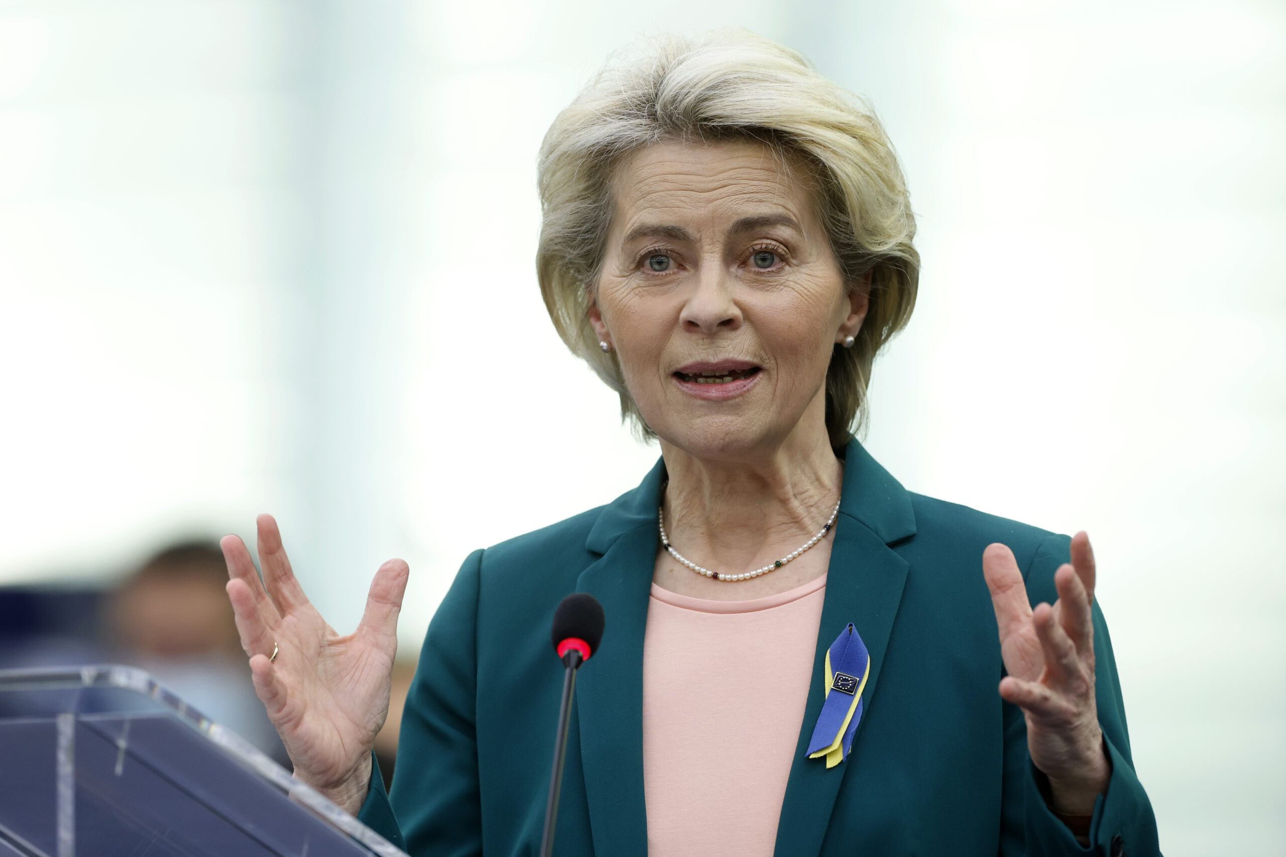Ursula von der Leyen, Präsidentin der Europäischen Kommission, spricht während einer Debatte über die politischen Prioritäten für die nächsten zwei Jahre im Europäischen Parlament