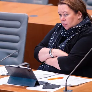 Ursula Heinen-Esser (CDU), Umweltministerin von Nordrhein-Westfalen, ist am Donnerstag zurückgetreten – ein Mallorca-Urlaub wurde ihr zum Verhängnis.