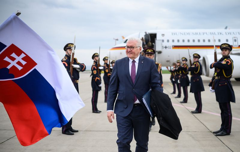 Steinmeier am Flughafen in Kosice