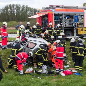 Das Auto des älteren Ehepaars hatte sich am Samstagnachmittag in Neuengamme überschlagen.