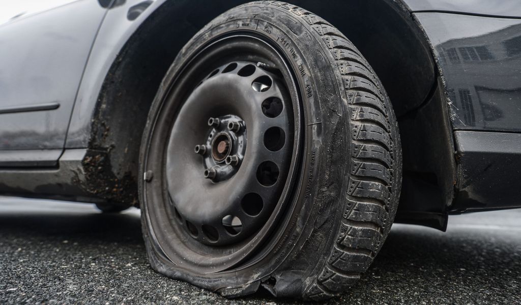 In Bremen – Vandalen zeerstechen Reifen von ukrainischen Autos