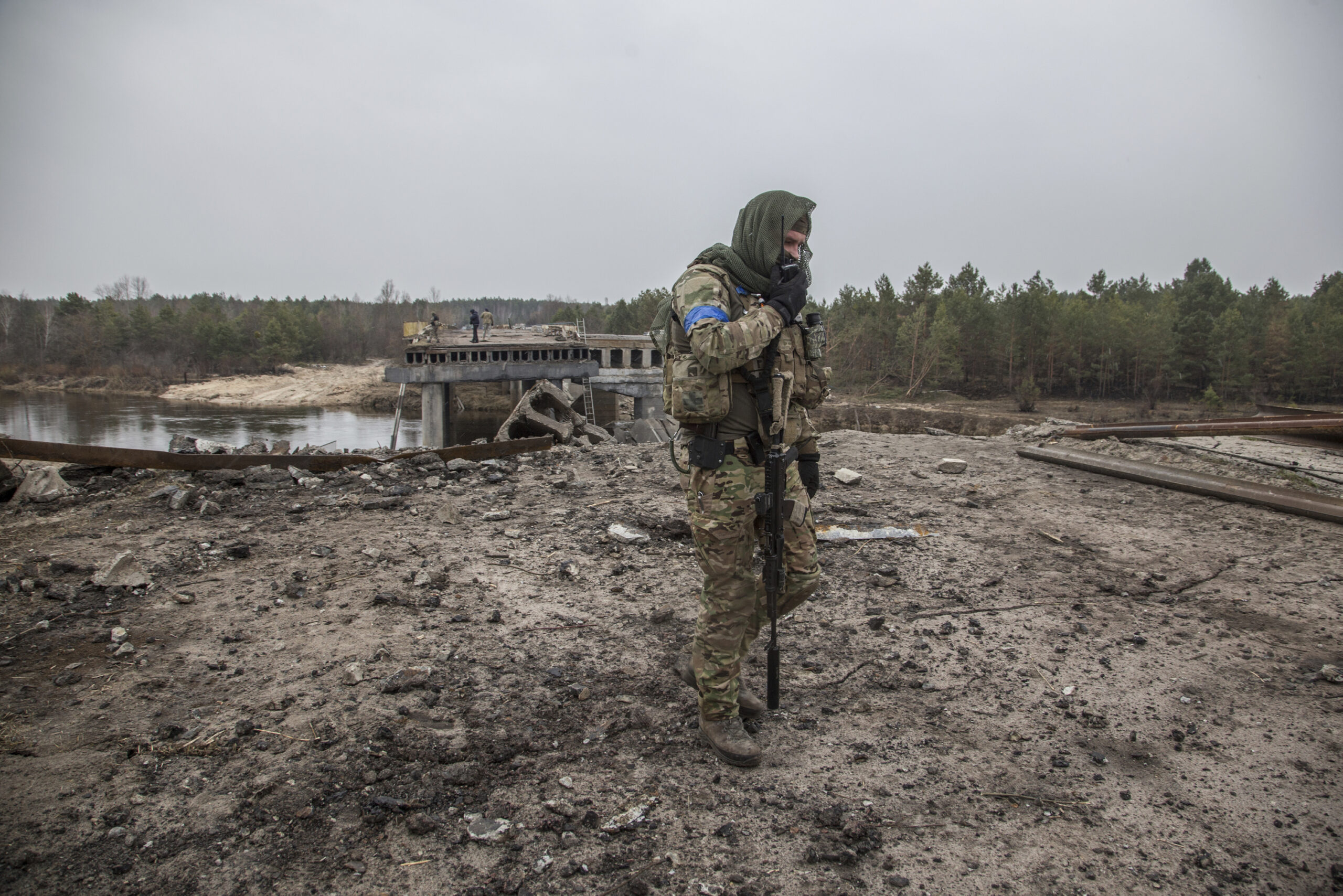 Ein ukrainischer Soldat, fotografiert in der Nähe von Tschernobyl.