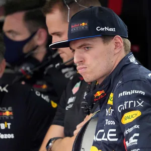 Formel 1 Pilot Max Verstappen schaut verärgert