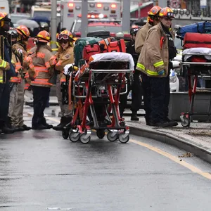 In New York sollen mehrere Personen in einer U-Bahnstation durch Schüsse verletzt worden sein.