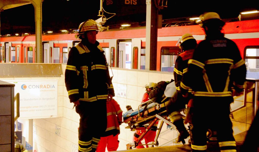 Mann von mehreren Zügen am Bergedorfer Bahnhof überrollt