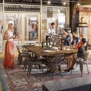 Weinbar, Schuster, Hutmacher - Garbe Manufakturen in der HafenCity
