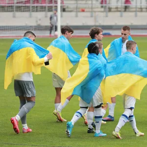 Dynamo Kiews Nachwuchs in ukrainischen Farben