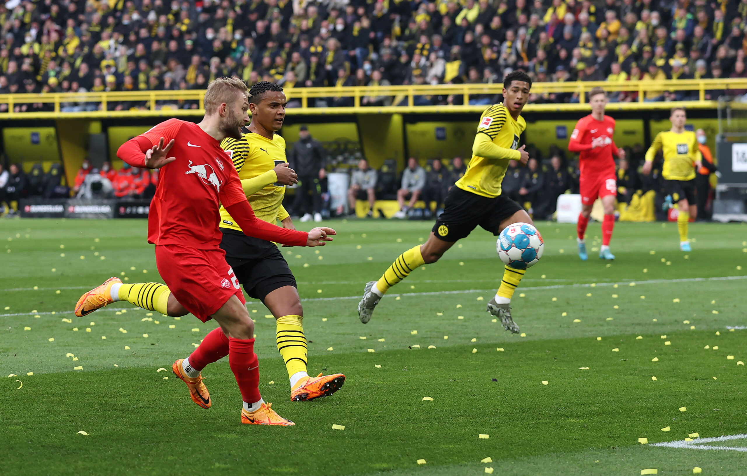 Konrad Laimer unmittelbar vor seinem Führungstreffer gegen Borussia Dortmund