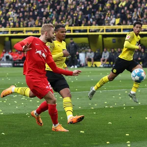 Konrad Laimer unmittelbar vor seinem Führungstreffer gegen Borussia Dortmund