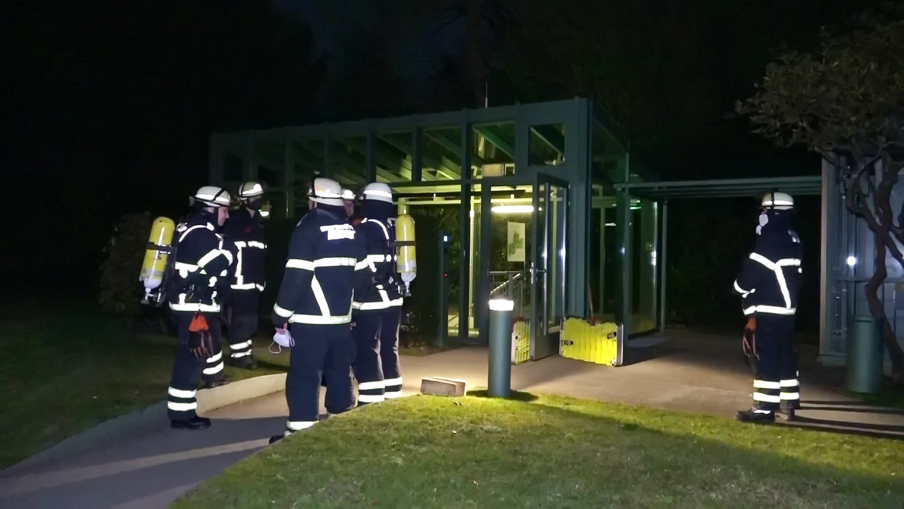 Brand in Beakknten Reemtsma-Park in Hamburg – Feuerwehr gibt Großalarm