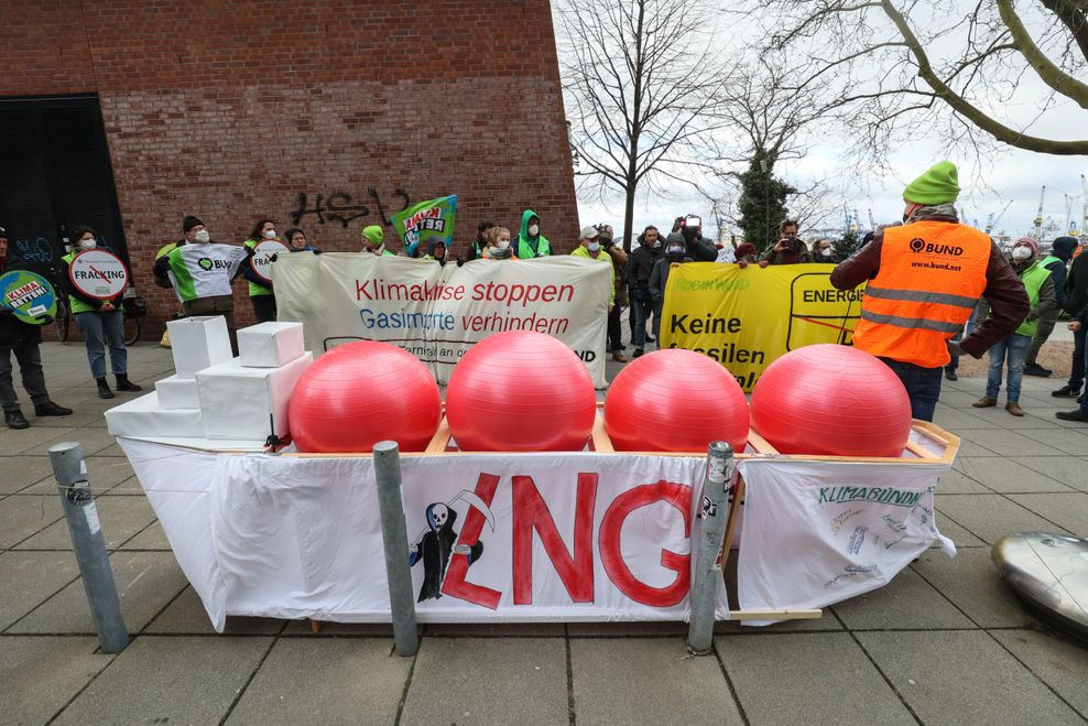 BUND und Robin Wood demonstrieren gegen LNG-Pläne