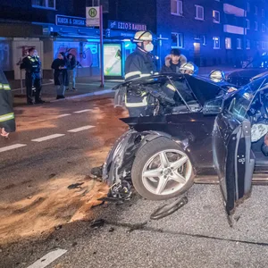 Schwerer Unfall in Dulsberg durch Fahranfänger – eine Person verletzt