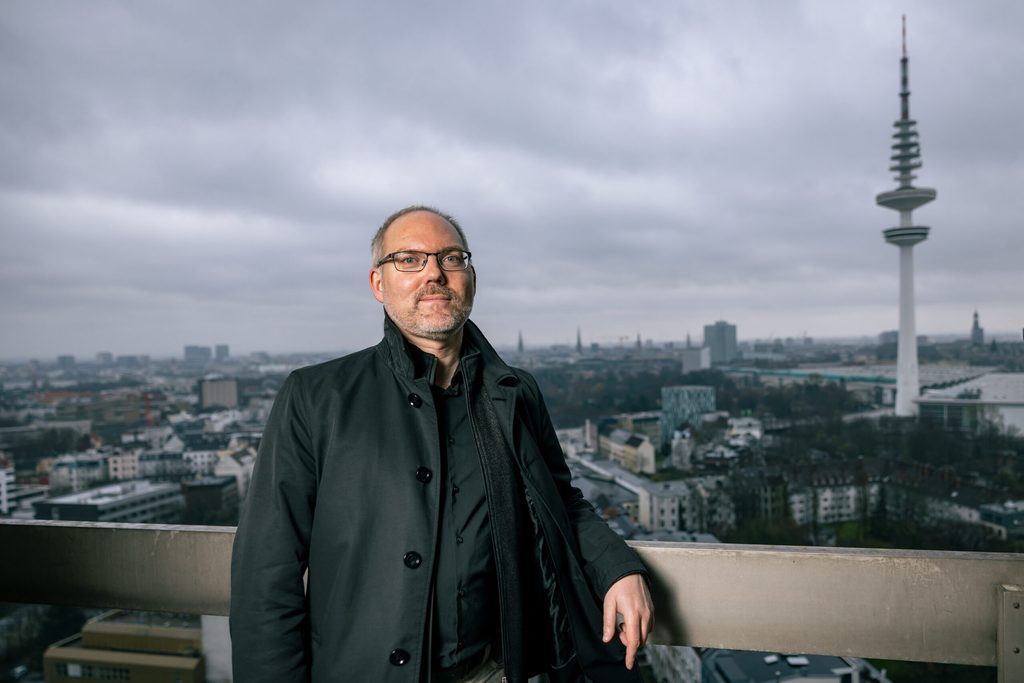 Dr. David Grawe ist Stadtklimatologe und forscht zu den größten Wasser-Gefahren für Städte.