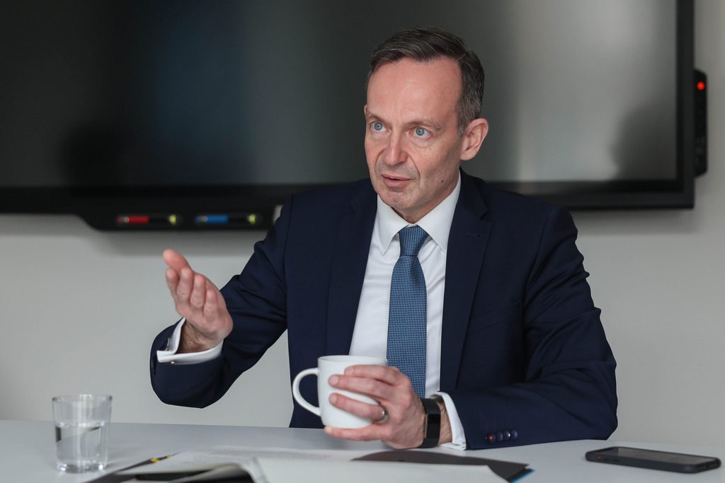 Ein Tempolimit lehnt Bundesverkehrsminister Volker Wissing (FDP) rigoros ab – das betonte er auch im MOPO-Gespräch.